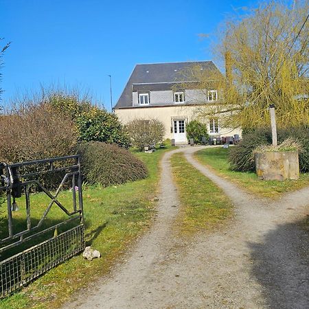 Au Petit Paradis Sainte-Gauburge-Sainte-Colombe ภายนอก รูปภาพ