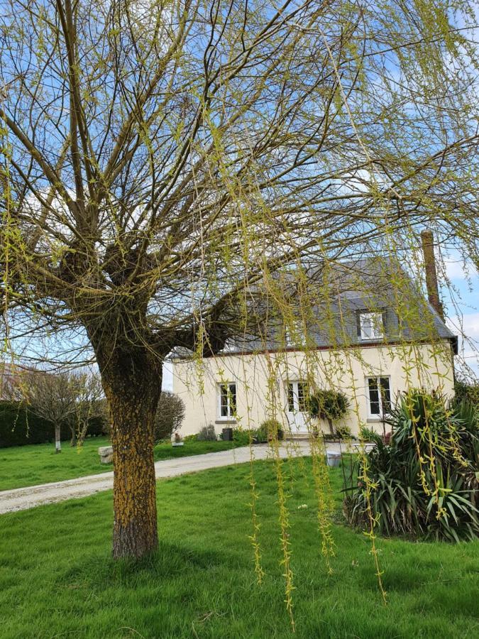 Au Petit Paradis Sainte-Gauburge-Sainte-Colombe ภายนอก รูปภาพ