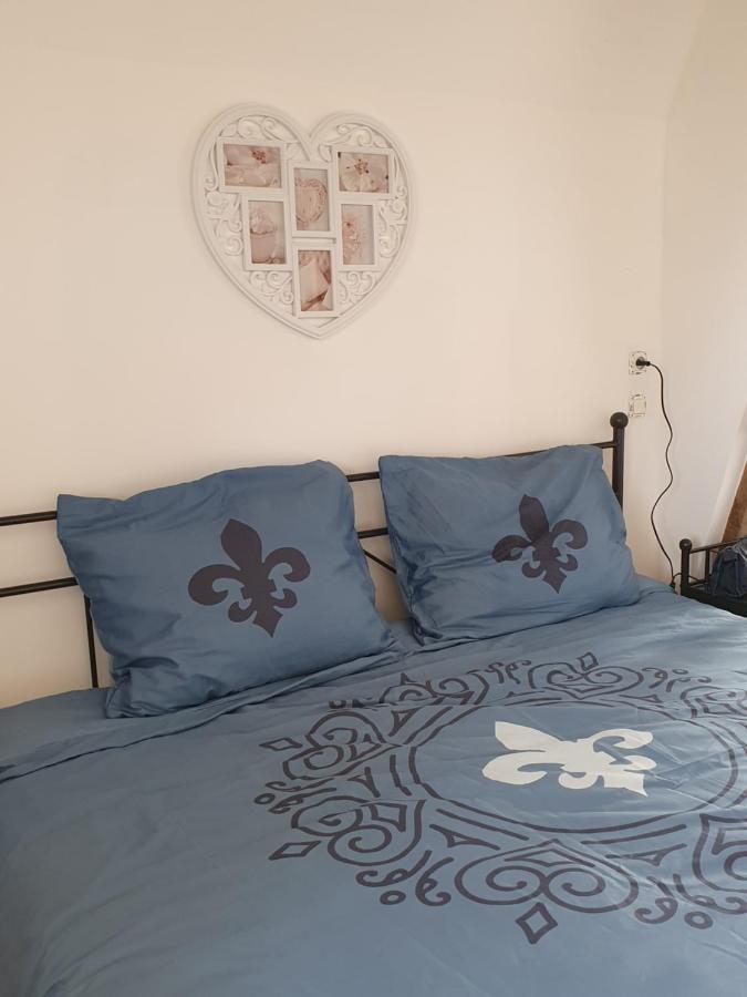 Au Petit Paradis Sainte-Gauburge-Sainte-Colombe ภายนอก รูปภาพ
