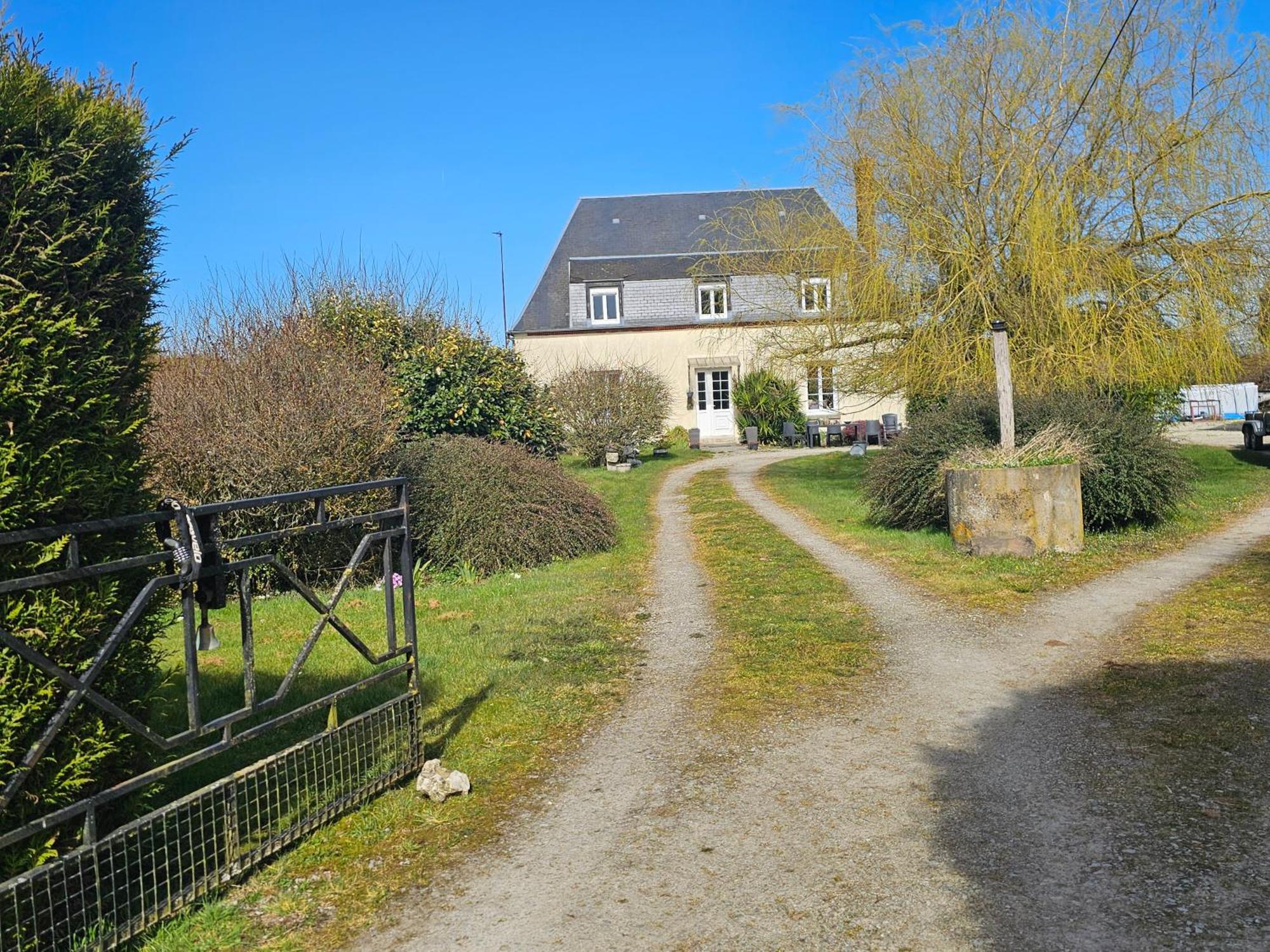 Au Petit Paradis Sainte-Gauburge-Sainte-Colombe ภายนอก รูปภาพ