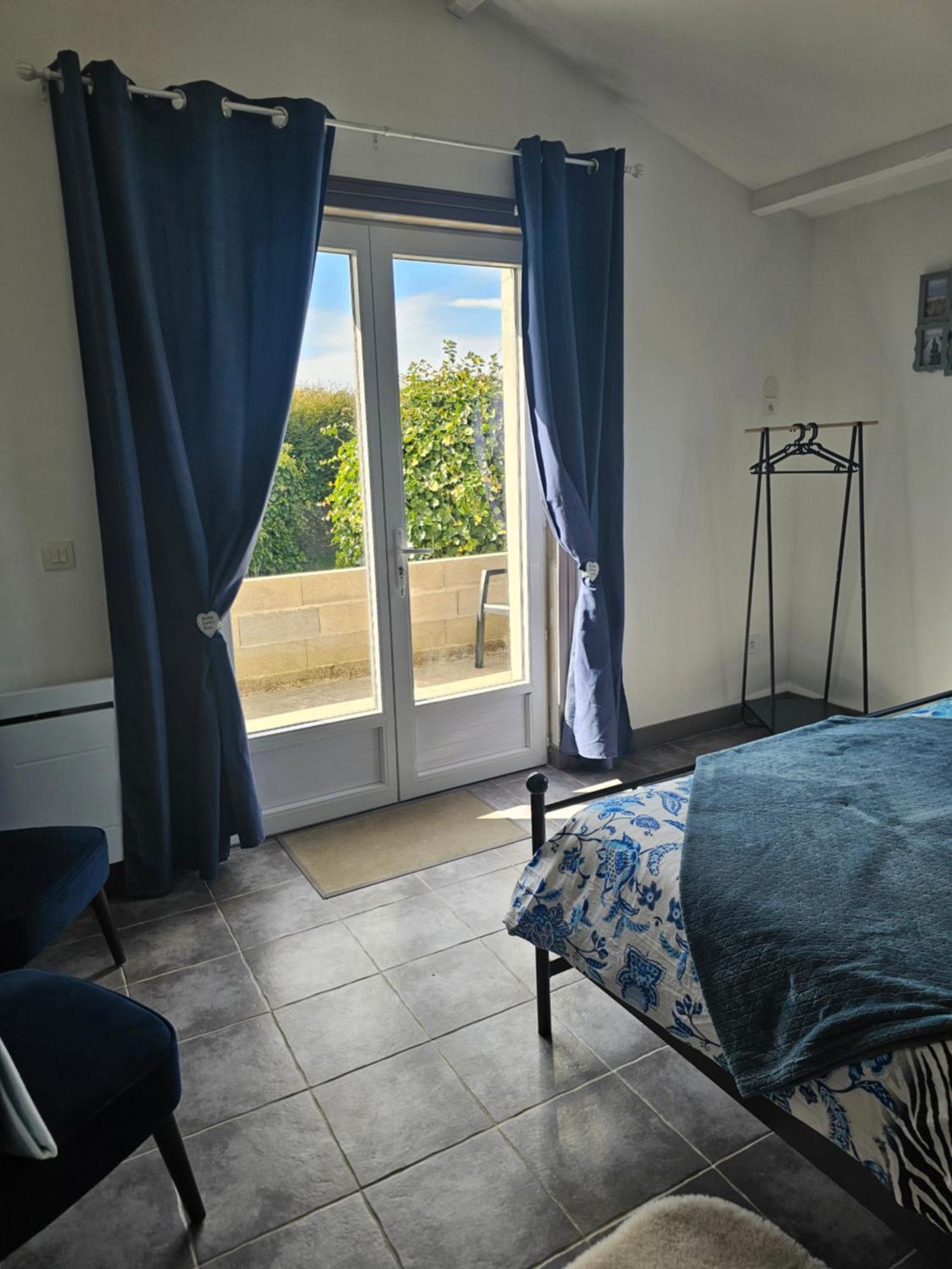 Au Petit Paradis Sainte-Gauburge-Sainte-Colombe ภายนอก รูปภาพ